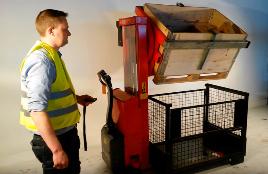 Rotator emptying boxes